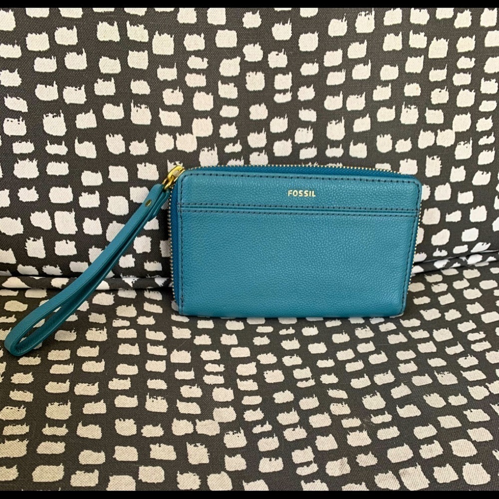Fossil wristlet wallet